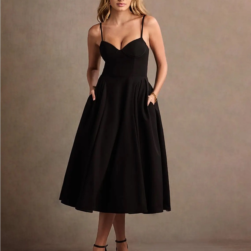 Black Sleeveless Sweetheart Midi Dress